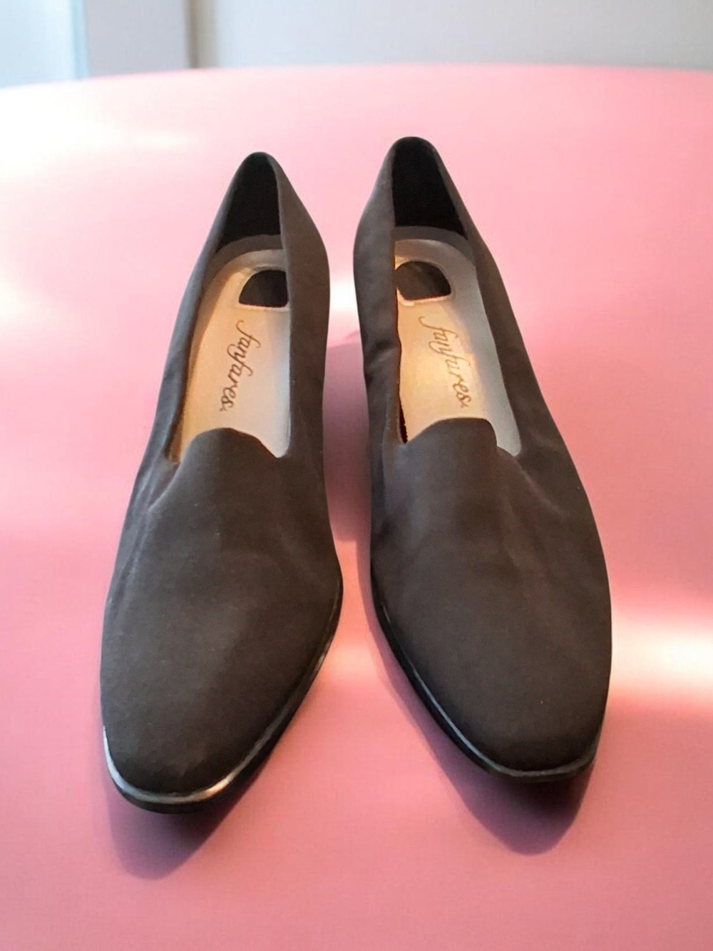Vintage Fanfares black Stretchy slip-on shoes feature a closed-toe Sz 8.5